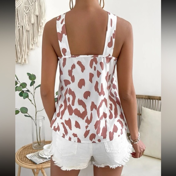 Boho leopard print twist neck top - Picture 3 of 5